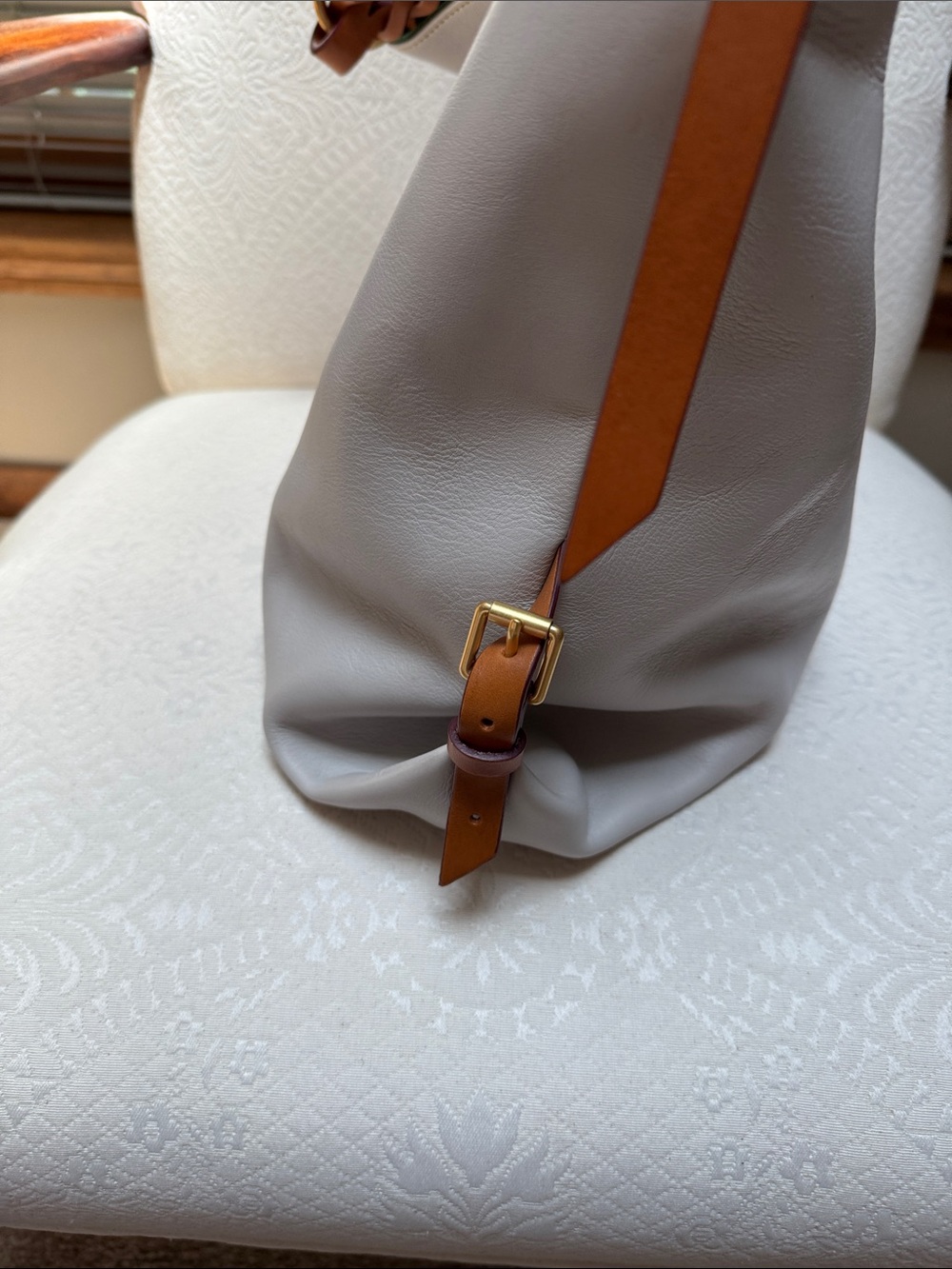 Dooney & Bourke Florentine leather medium sac with twisted strap Ecru EUC - Picture 5 of 13